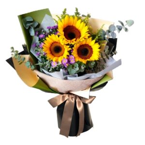 56 · Ramo de 3 Girasoles Más Solidago Flores Rosadas y Eucaliptos